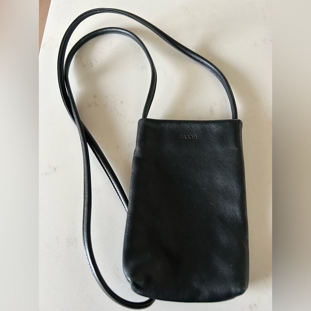 BAGGU Milled Leather Phone Sling Bag in Black. Minimalist & Modern. - Picture 2 of 9